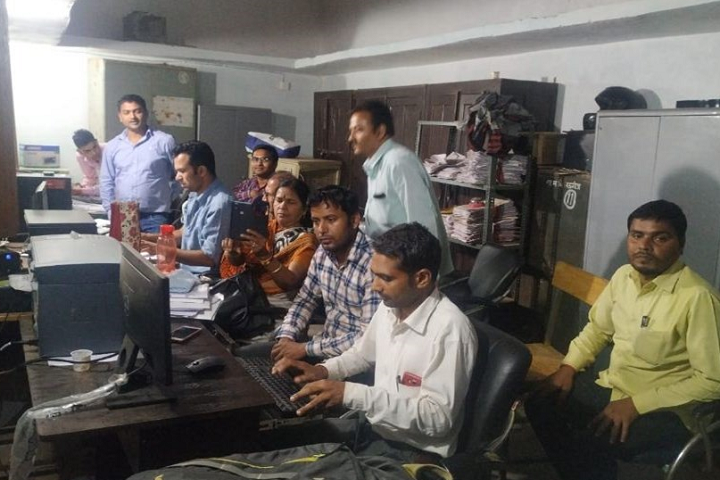 https://cache.careers360.mobi/media/colleges/social-media/media-gallery/28718/2020/2/15/Staff Room of Government Shahid Kedarnath PG College Mauganj_Others.png